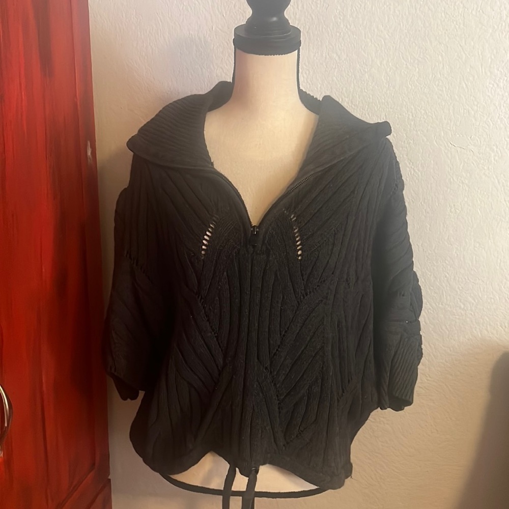 DKNY short sleeve sweater